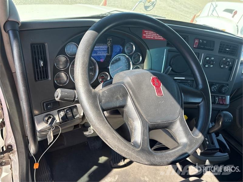 Kenworth T-680 4x2 S/A Day Cab Truck Tractor Vilcēji