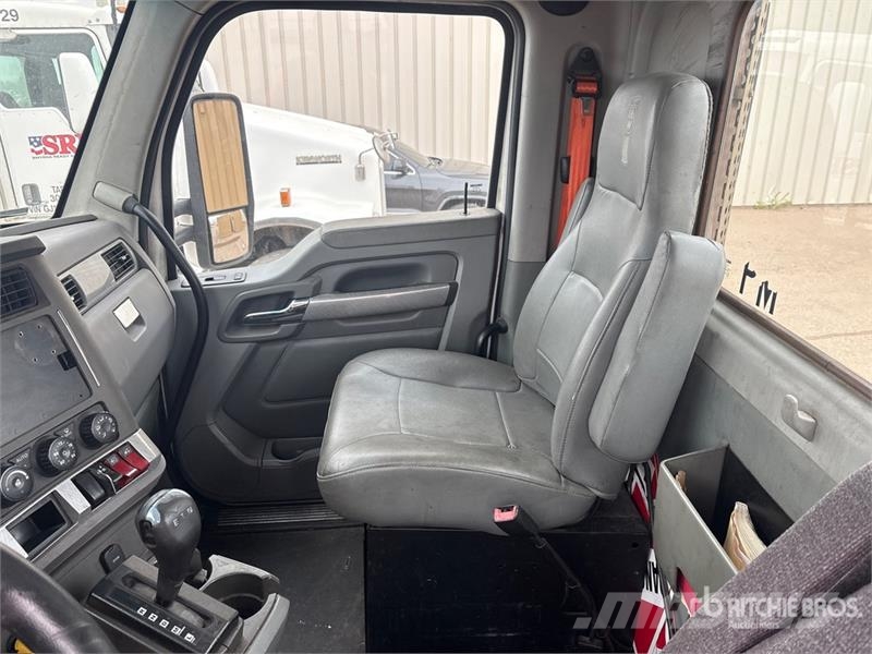Kenworth T-680 4x2 S/A Day Cab Truck Tractor Trekkvogner