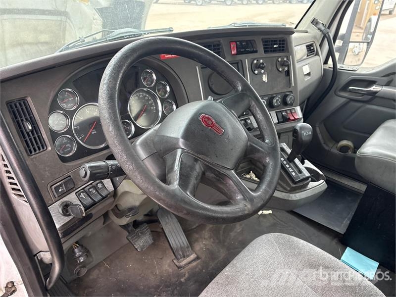 Kenworth T-680 4x2 S/A Day Cab Truck Tractor Tractores (camiões)