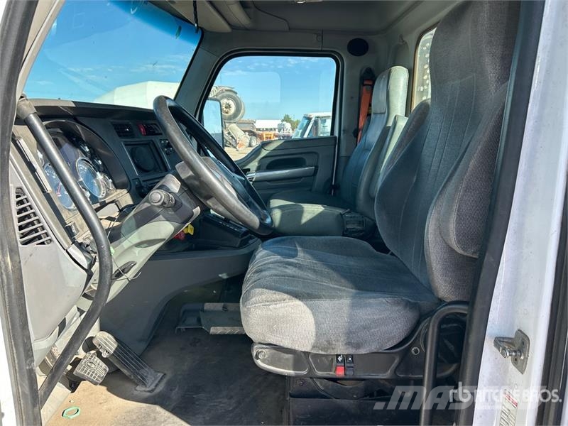 Kenworth T-680 4x2 S/A Day Cab Truck Tractor Vilcēji