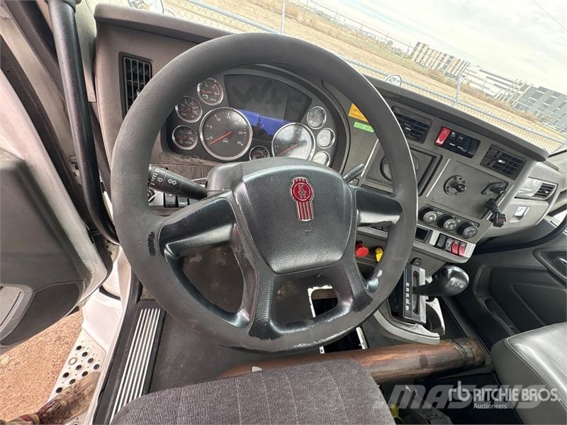Kenworth T-680 4x2 S/A Day Cab Truck Tractor Cabezas tractoras