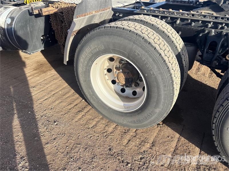 Kenworth T-680 6x4 T/A Day Cab Truck Tractor Vilcēji