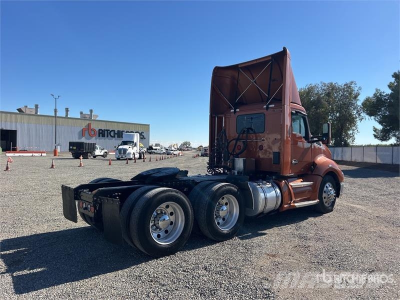 Kenworth T-680 6x4 T/A Day Cab Truck Tractor Sadulveokid