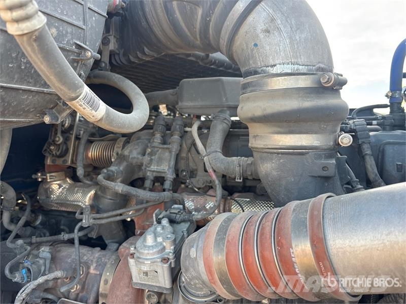 Kenworth T-680 6x4 T/A Day Cab Truck Tractor Vilcēji