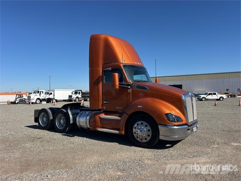 Kenworth T-680 6x4 T/A Day Cab Truck Tractor Sadulveokid