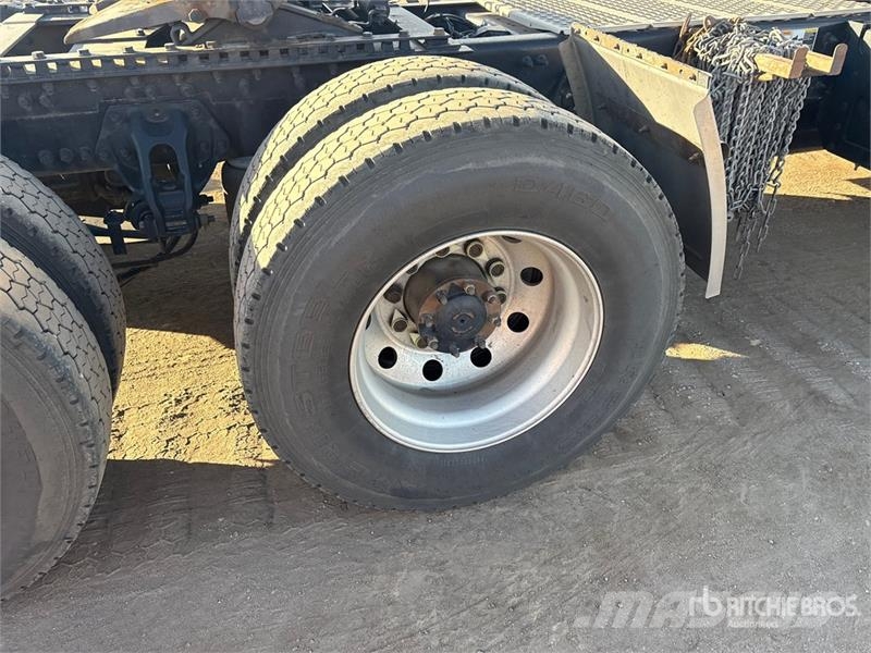 Kenworth T-680 6x4 T/A Day Cab Truck Tractor Vilcēji