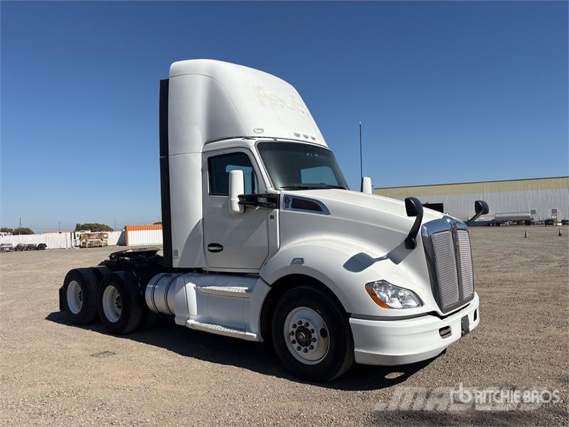 Kenworth T-680 6x4 T/A Day Cab Truck Tractor Vlačilci