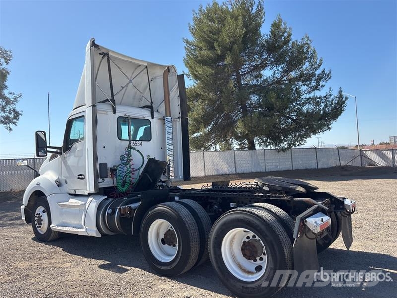 Kenworth T-680 6x4 T/A Day Cab Truck Tractor Vlačilci