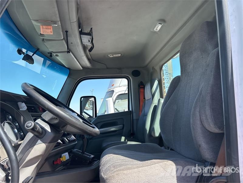 Kenworth T-680 6x4 T/A Day Cab Truck Tractor Vlačilci