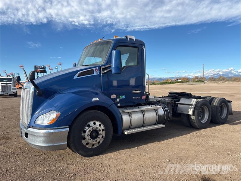 Kenworth T-680 6x4 T/A Day Cab Truck Tractor Vilcēji