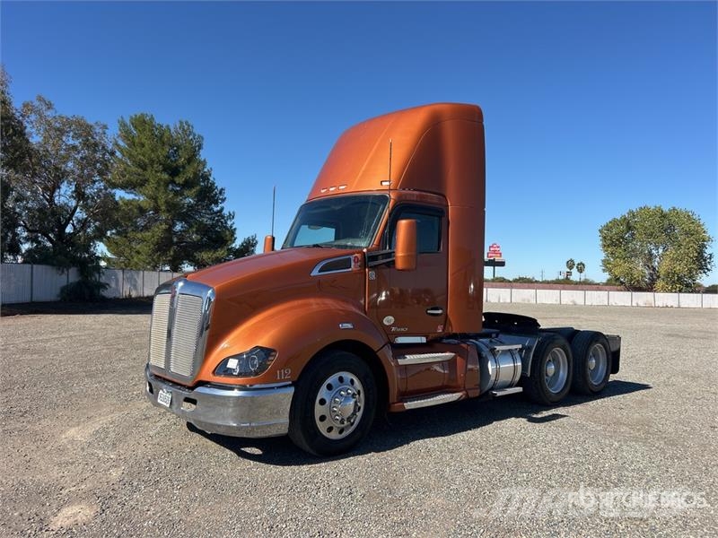 Kenworth T-680 6x4 T/A Day Cab Truck Tractor Sadulveokid