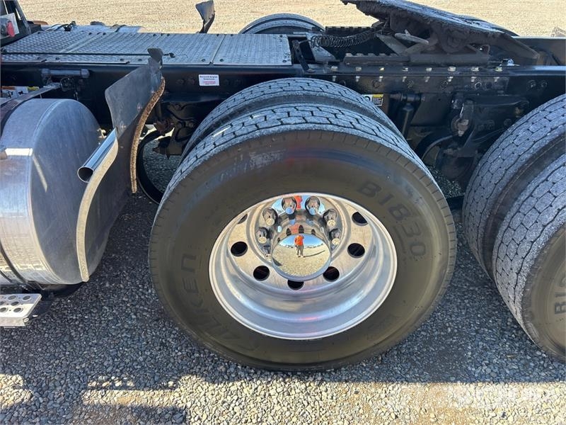 Kenworth T-680 6x4 T/A Day Cab Truck Tractor Sadulveokid