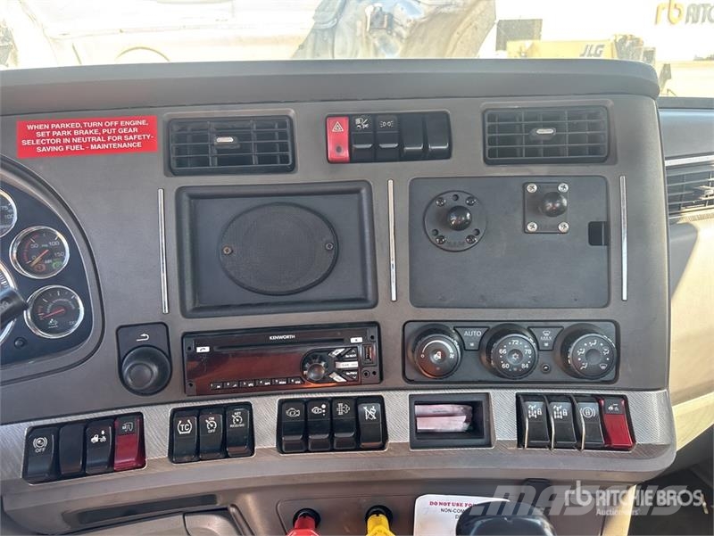 Kenworth T-680 6x4 T/A Day Cab Truck Tractor Cabezas tractoras