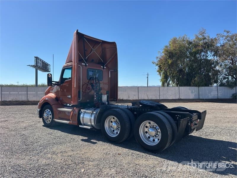 Kenworth T-680 6x4 T/A Day Cab Truck Tractor Sadulveokid