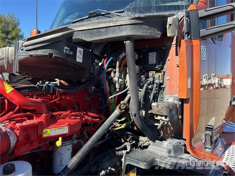 Kenworth T-680 6x4 T/A Day Cab Truck Tractor Sadulveokid