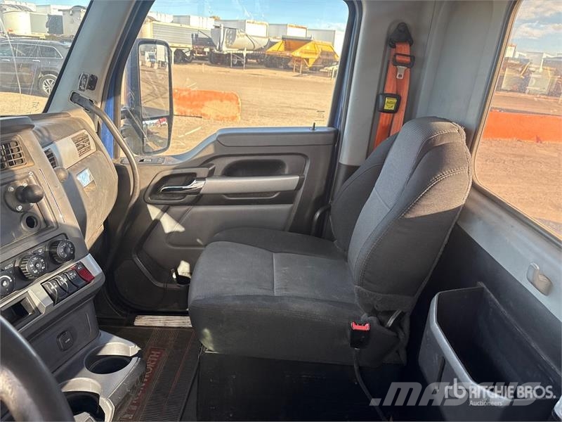 Kenworth T-680 6x4 T/A Day Cab Truck Tractor Vilcēji