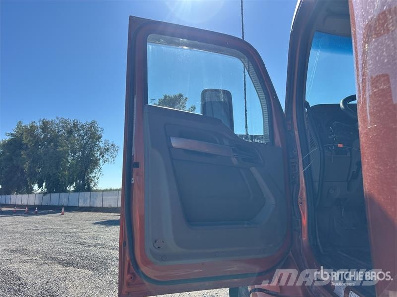 Kenworth T-680 6x4 T/A Day Cab Truck Tractor Sadulveokid