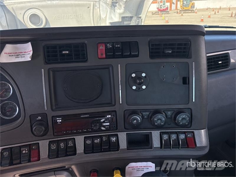 Kenworth T-680 6x4 T/A Day Cab Truck Tractor Vlačilci