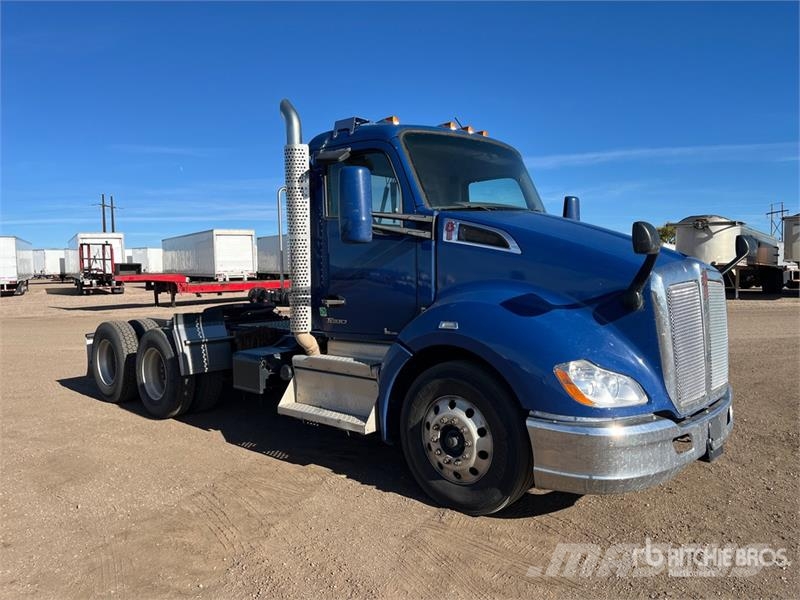 Kenworth T-680 6x4 T/A Day Cab Truck Tractor Vlačilci