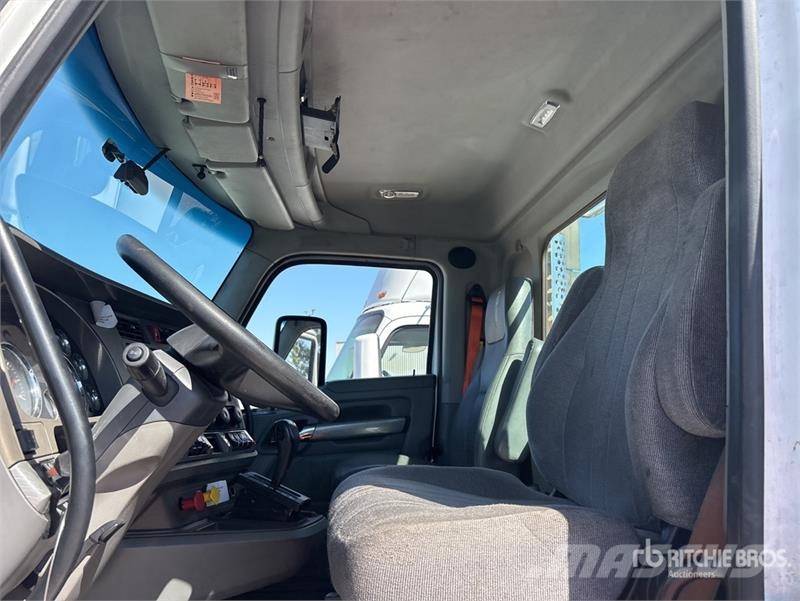 Kenworth T-680 6x4 T/A Day Cab Truck Tractor Vlačilci