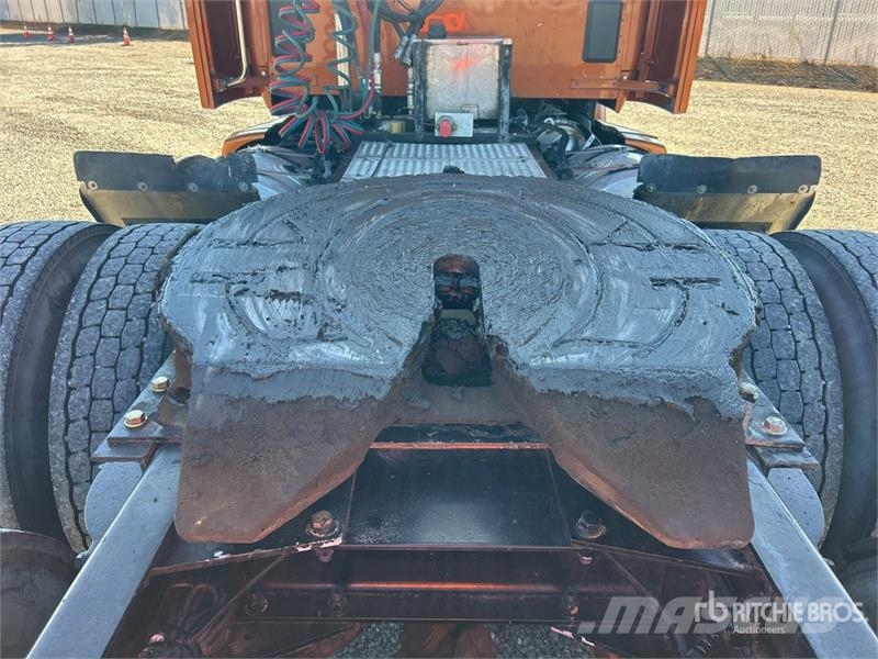 Kenworth T-680 6x4 T/A Day Cab Truck Tractor Sadulveokid