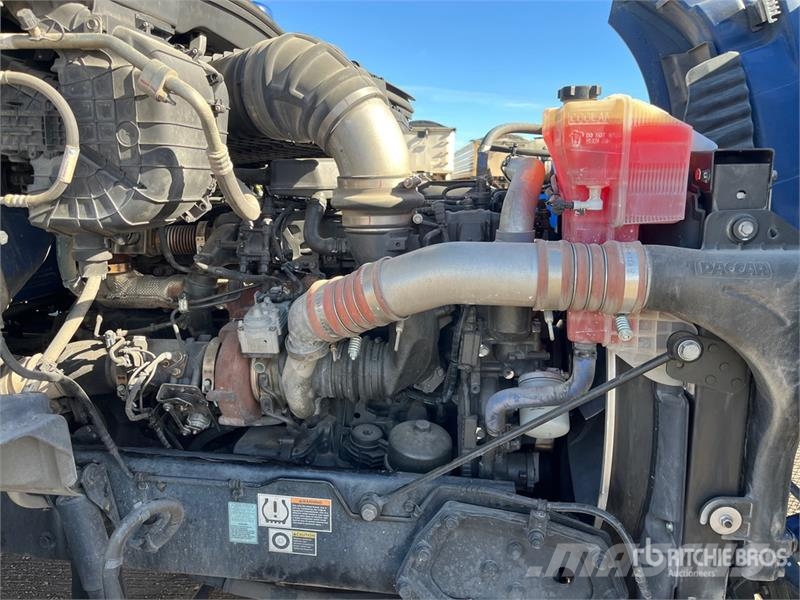 Kenworth T-680 6x4 T/A Day Cab Truck Tractor Vlačilci