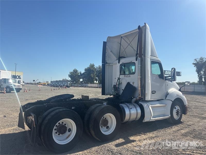 Kenworth T-680 6x4 T/A Day Cab Truck Tractor Cabezas tractoras