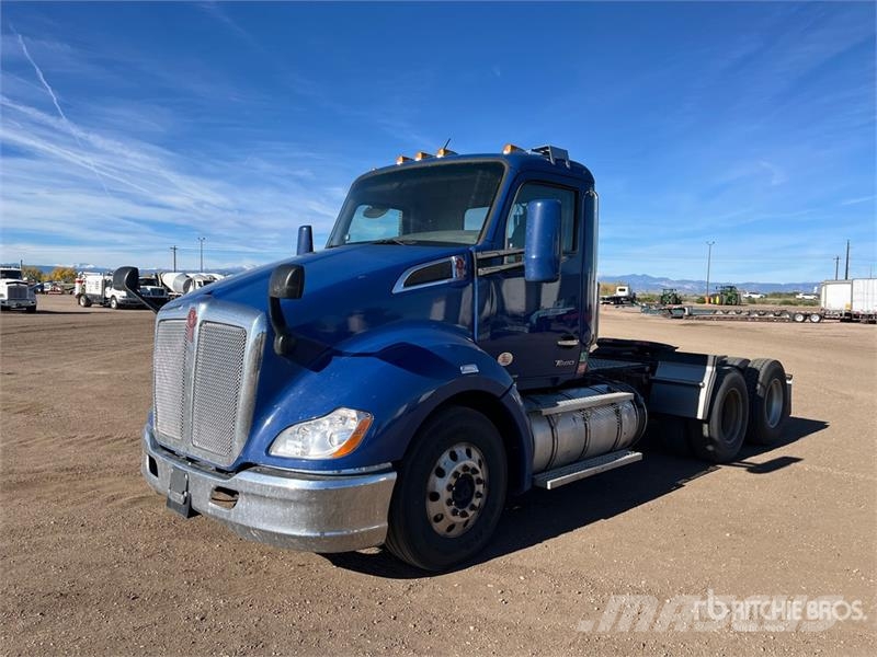 Kenworth T-680 6x4 T/A Day Cab Truck Tractor Vlačilci