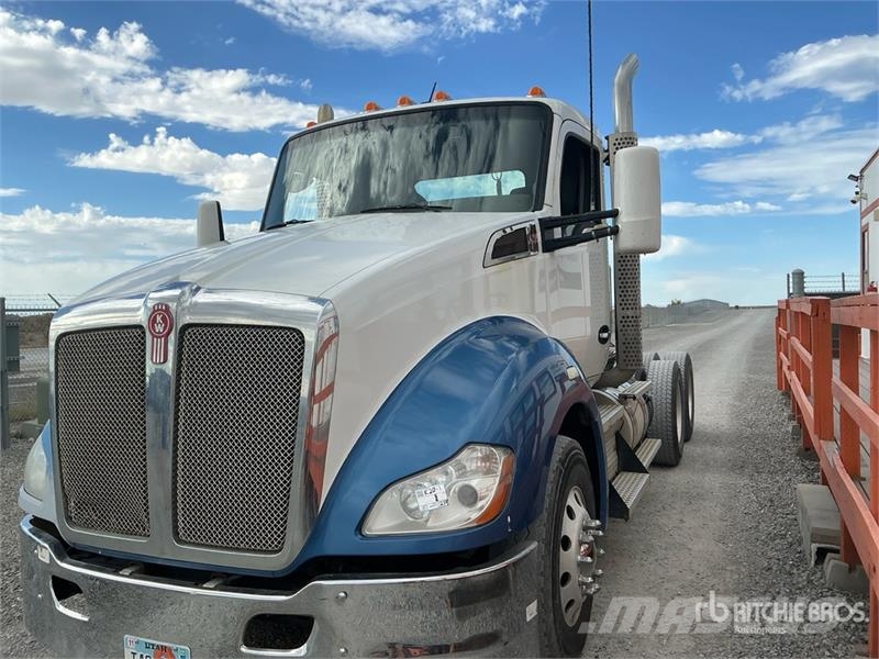 Kenworth T-680 6x4 T/A Day Cab Truck Tractor Trekkvogner