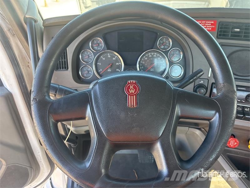 Kenworth T-680 6x4 T/A Day Cab Truck Tractor Cabezas tractoras