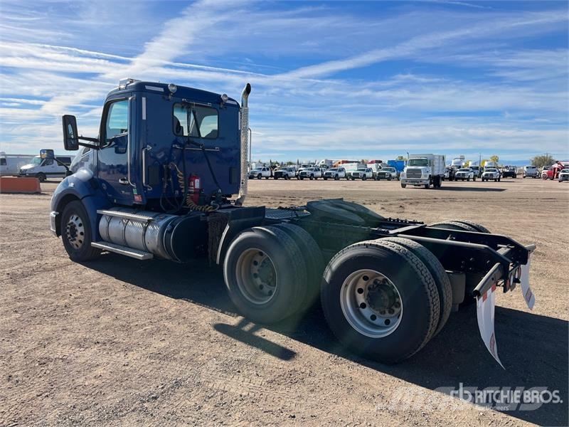 Kenworth T-680 6x4 T/A Day Cab Truck Tractor Vlačilci