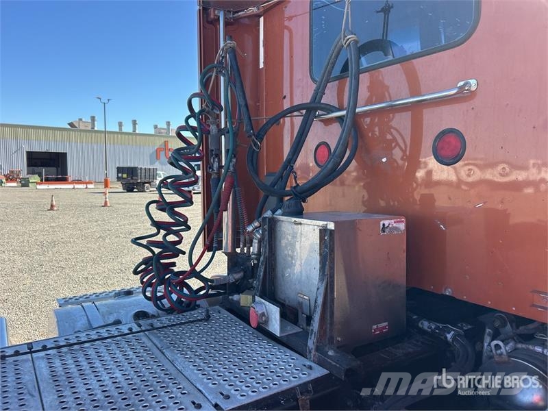 Kenworth T-680 6x4 T/A Day Cab Truck Tractor Sadulveokid