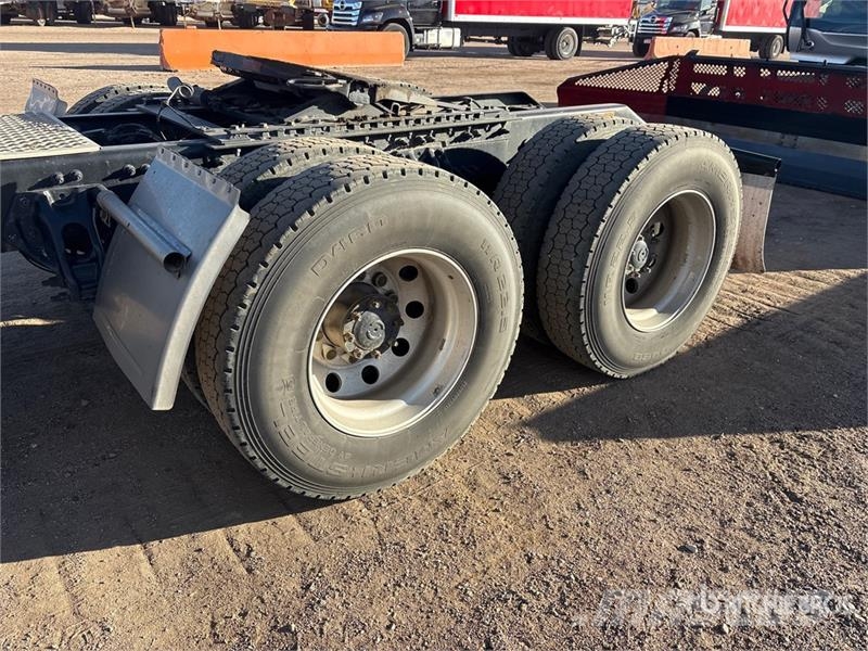Kenworth T-680 6x4 T/A Day Cab Truck Tractor Vilcēji