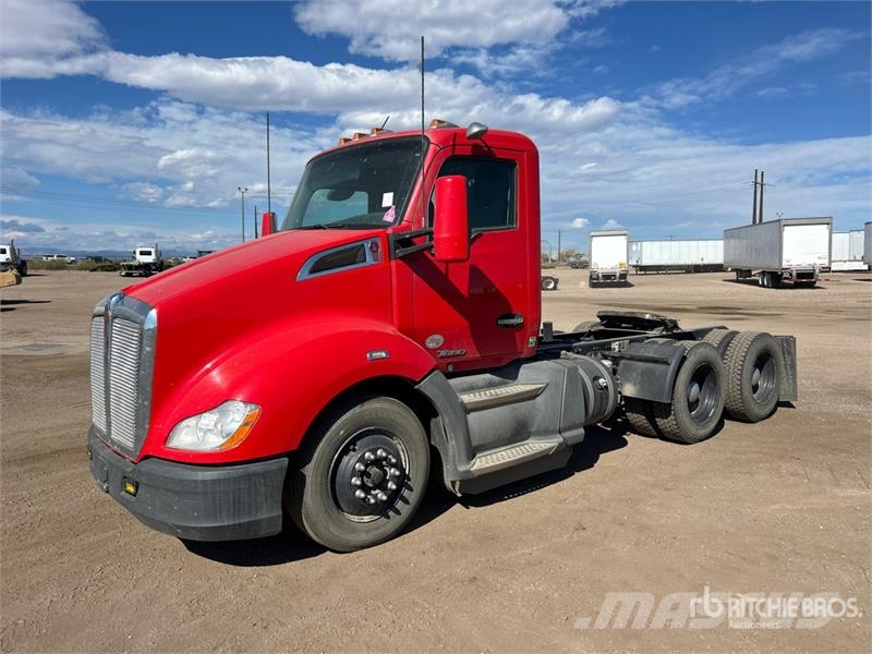 Kenworth T-680 6x4 T/A Day Cab Truck Tractor Седельные тягачи