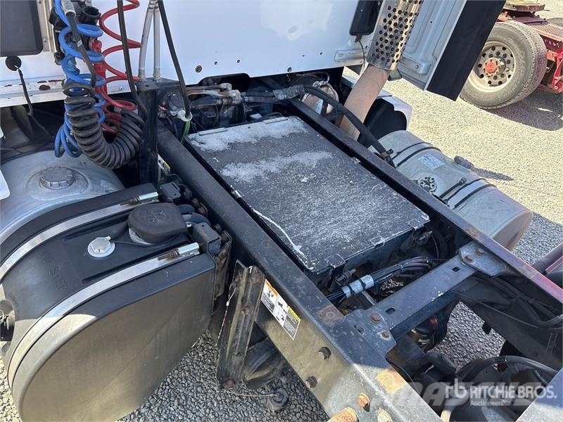 Kenworth T-680 6x4 T/A Day Cab Truck Tractor Sattelzugmaschinen