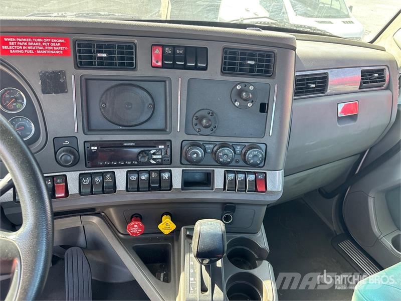 Kenworth T-680 6x4 T/A Day Cab Truck Tractor Sattelzugmaschinen