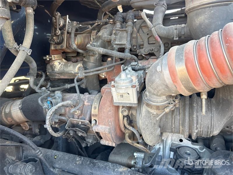 Kenworth T-680 6x4 T/A Day Cab Truck Tractor Vilcēji