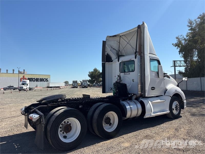 Kenworth T-680 6x4 T/A Day Cab Truck Tractor Vlačilci