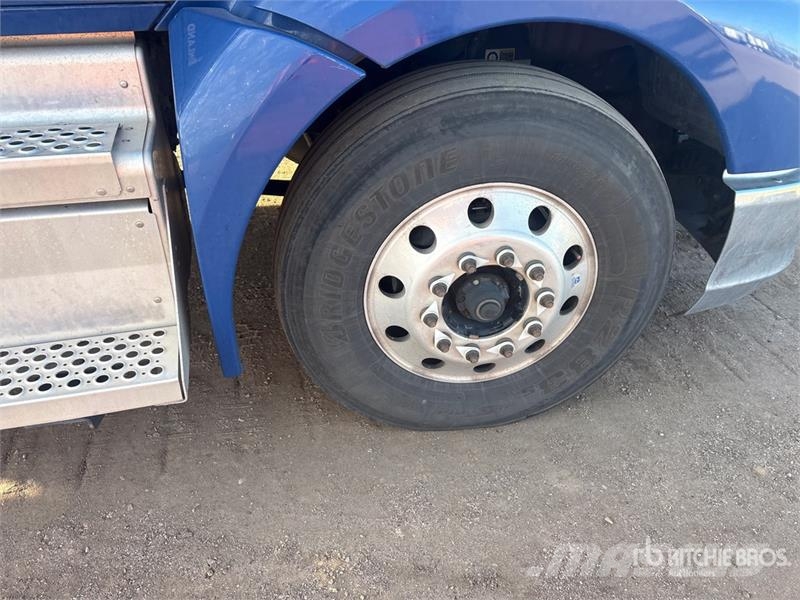 Kenworth T-680 6x4 T/A Day Cab Truck Tractor Vilcēji