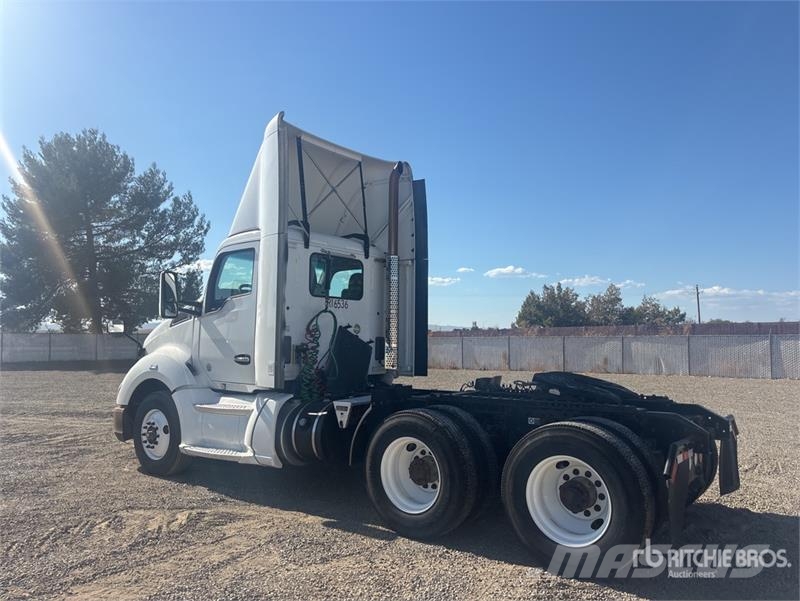 Kenworth T-680 6x4 T/A Day Cab Truck Tractor Cabezas tractoras