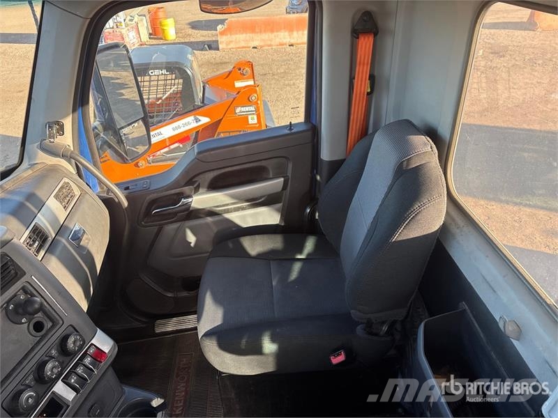 Kenworth T-680 6x4 T/A Day Cab Truck Tractor Vilcēji
