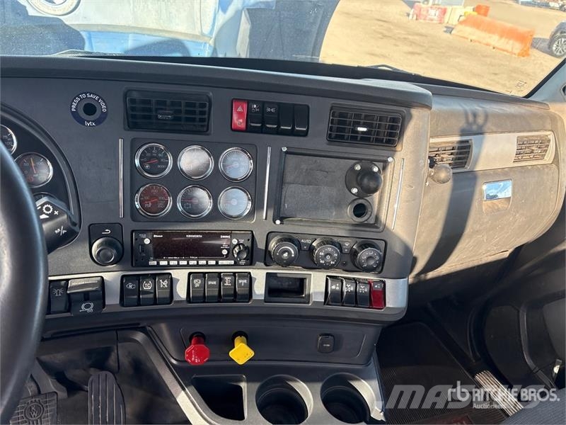 Kenworth T-680 6x4 T/A Day Cab Truck Tractor Vilcēji
