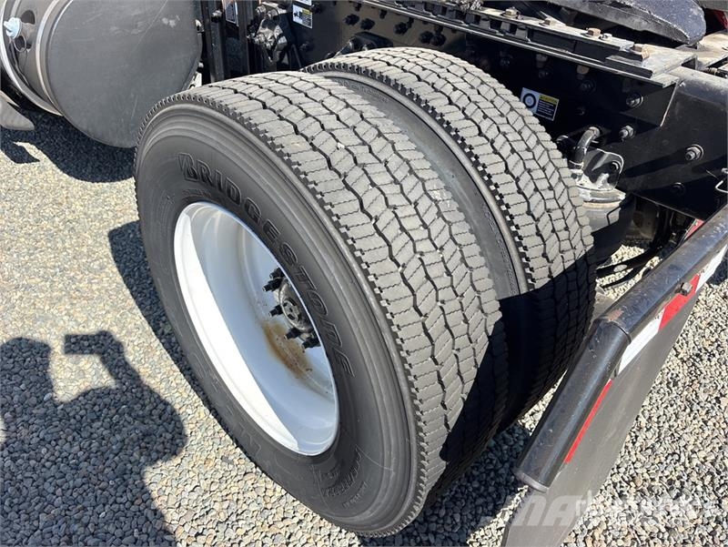 Kenworth T-680 S/A Day Cab Truck Tractor 牵引车