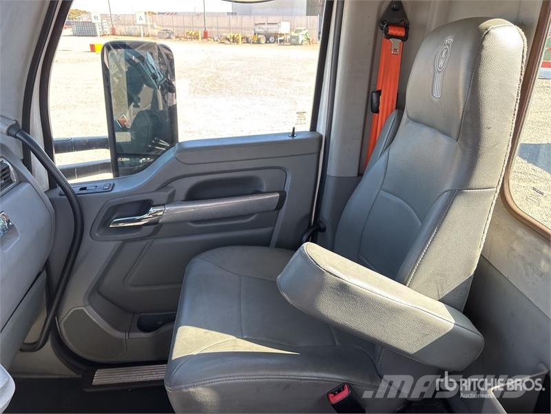 Kenworth T-680 S/A Day Cab Truck Tractor 牵引车