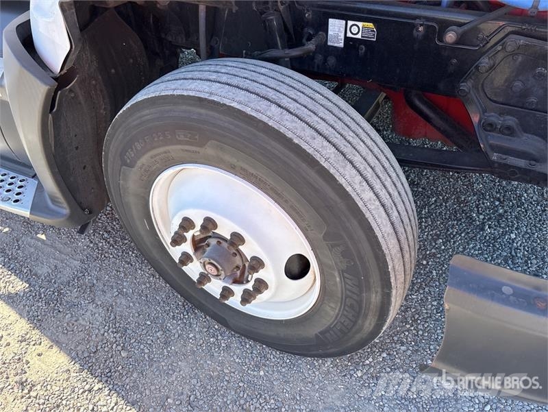 Kenworth T-680 S/A Day Cab Truck Tractor 牵引车