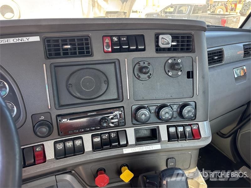 Kenworth T-680 S/A Day Cab Truck Tractor 牵引车