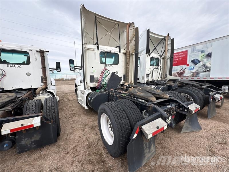 Kenworth T-680 T/A Day Cab Truck Tractor (Inoperable) Dragbilar