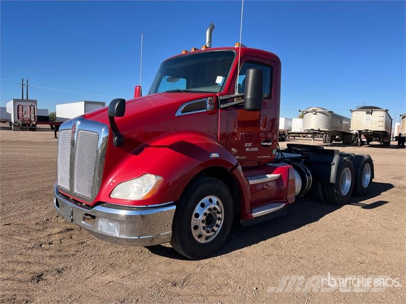 Kenworth T-680 T/A Day Cab Truck Tractor Vlačilci