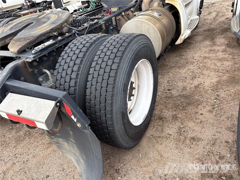 Kenworth T-680 T/A Day Cab Truck Tractor (Inoperable) Dragbilar
