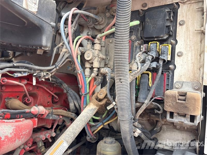 Kenworth T-680 T/A Day Cab Truck Tractor (Inoperable) Dragbilar